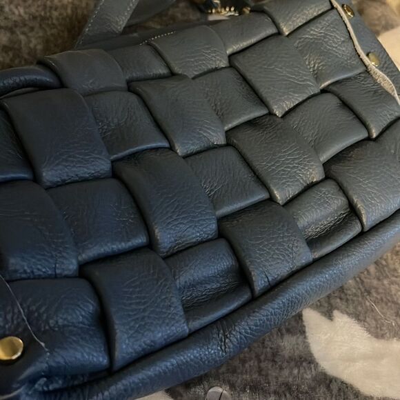 Valentina Fiore blue weave gold stud chain Italian leather shoulder bag - Picture 3 of 12